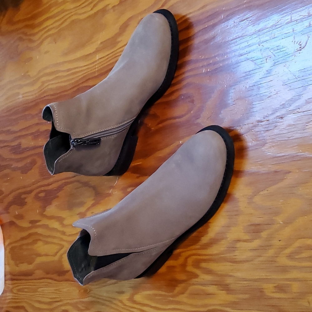 Le Saunda Side Zip Booties Size 36 Eur